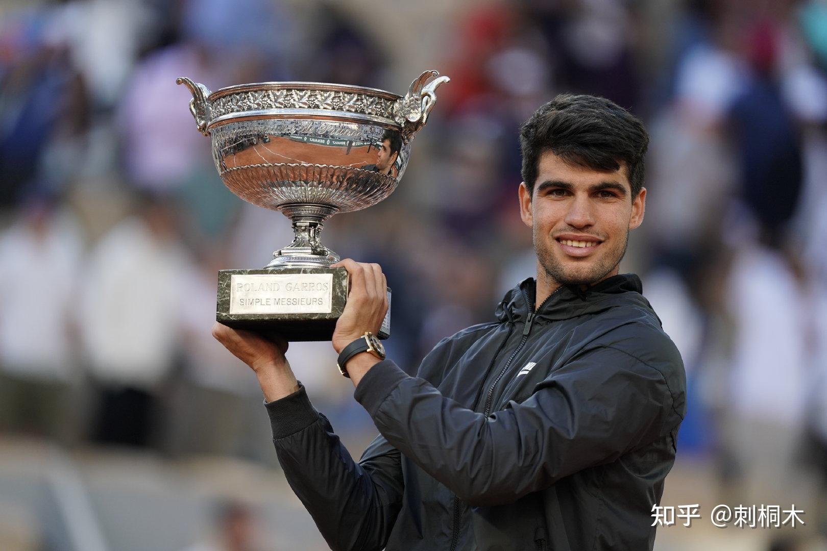 崭露头角 崭露头角